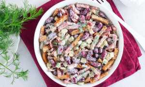 Три лучших рецепта салата с фасолью и сухариками для вашего стола