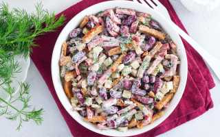 Три лучших рецепта салата с фасолью и сухариками для вашего стола