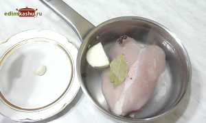 Как и сколько варить куриную грудку в кастрюле правильно и вкусно
