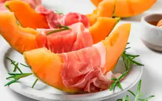 Четыре рецепта из дыни для летнего стола
