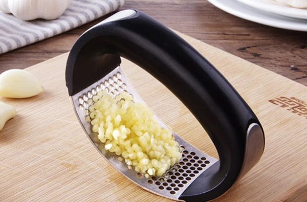Маринование курицы для запекания в духовке целиком на ночь. Рецепт в майонезе, кефире, соевом соусе, горчице, белом вине. Фото пошагово