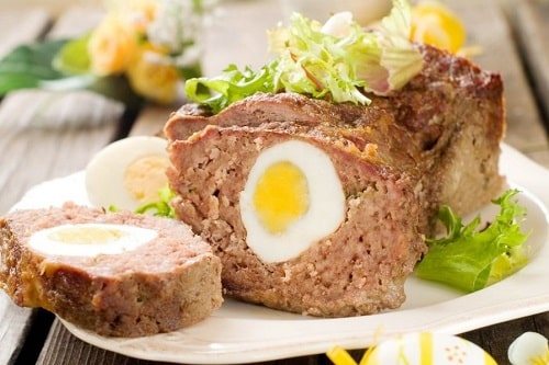 мясной рулет с яйцом в духовке