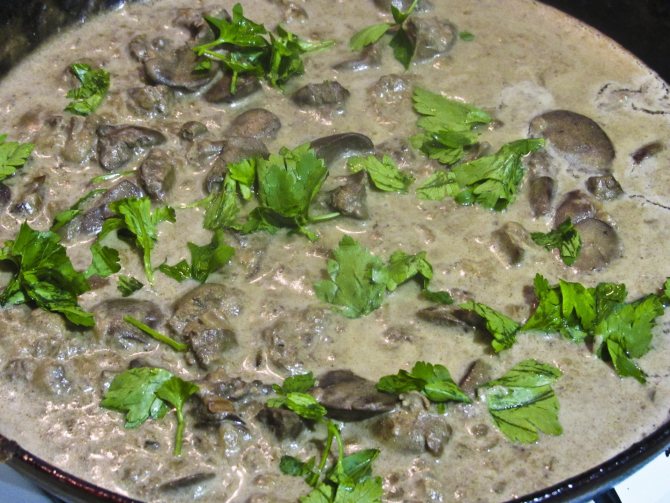 Печень индейки в сметане и луком
