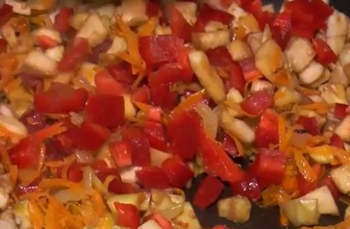 Запеченные баклажаны фаршированные овощами под сырной корочкой