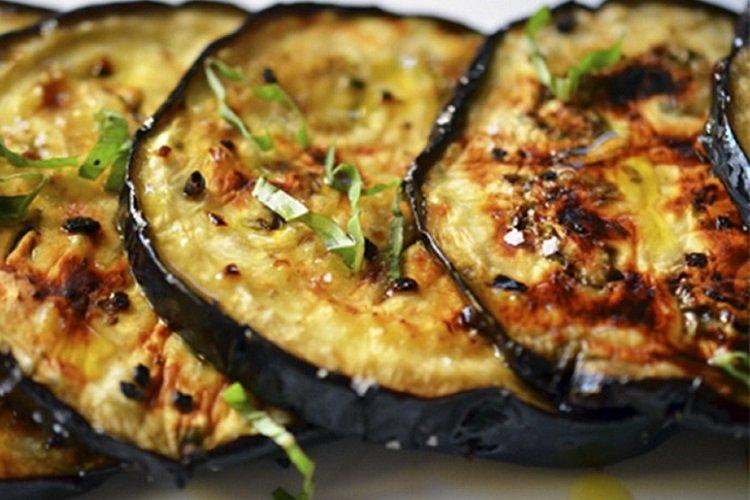 Запеченные баклажаны в оливковом масле