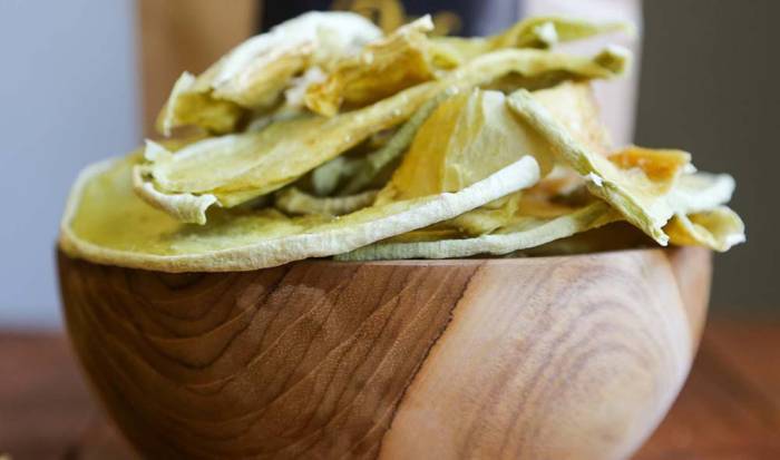 Готовая вяленая дыня Дыня в миске