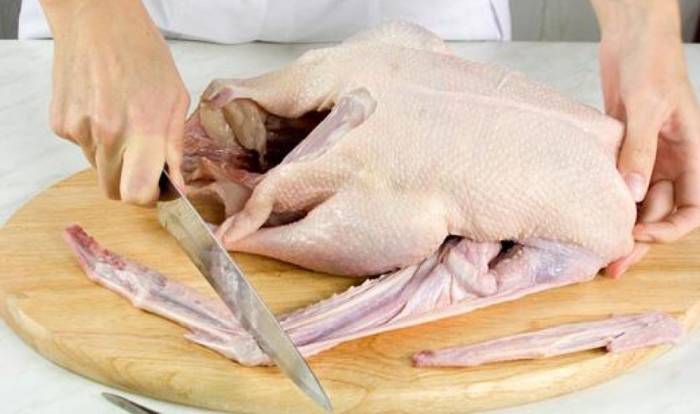 Разделка тушки гуся Гусь и нож
