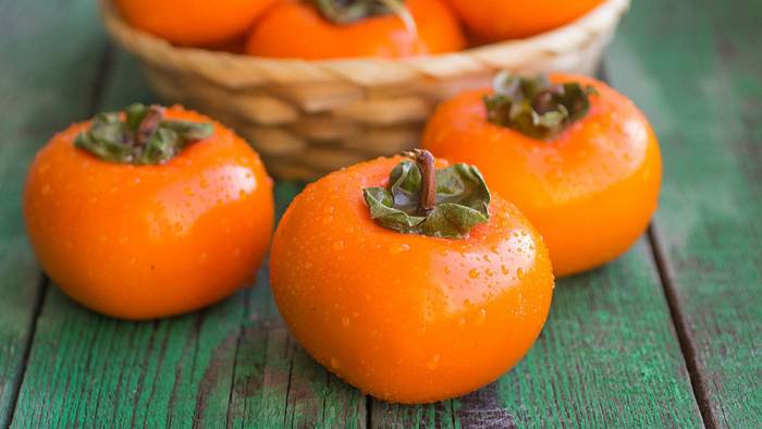 Помытая хурма для сушки Хурма после воды