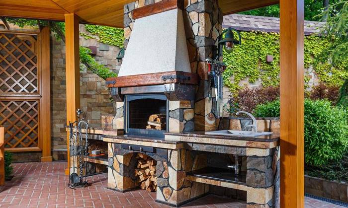 Мангал из камня с вытяжкой Каменный мангал с вытяжкой