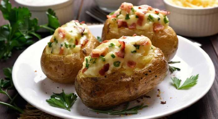 Картофель, фаршированный сыром, на мангале Картофель с сыром