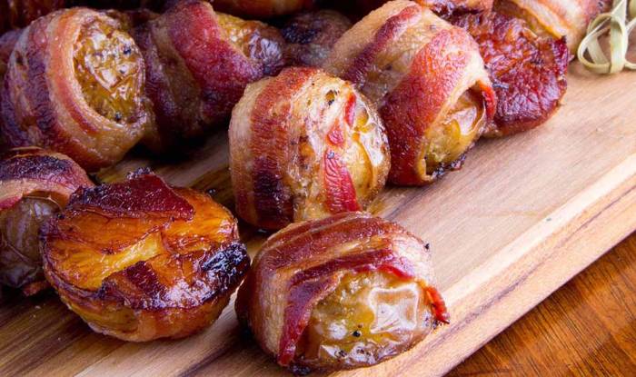 Картошка, запечённая с беконом, на мангале Картофель в беконе