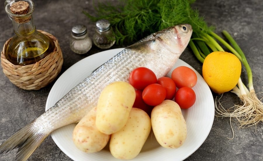 Ингредиенты для приготовления кефали Кефаль и картофель
