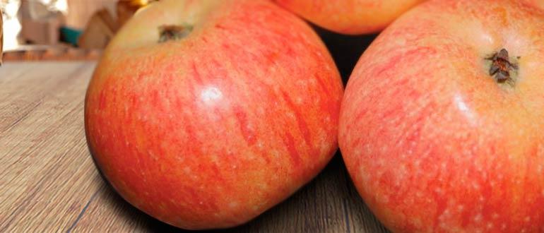 Конфетное яблоко