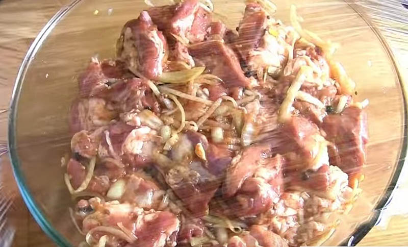 Мясо в маринаде с лимоном, луком и коньяком Коньячный маринад для шашлыка