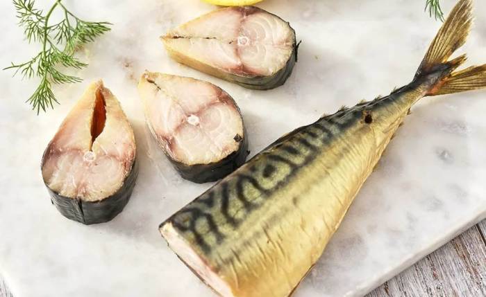 Копчёная скумбрия для приготовления салата Копчёная скумбрия для морской капусты