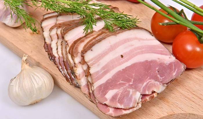 Нарезанный слайсами бекон Копчёный бекон для твистера
