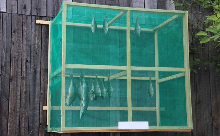 Вяление рыбы в самодельном коробе Короб для рыбы