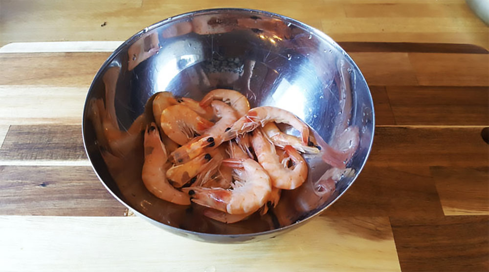 Размораживание креветок для шаурмы Креветки в тарелке