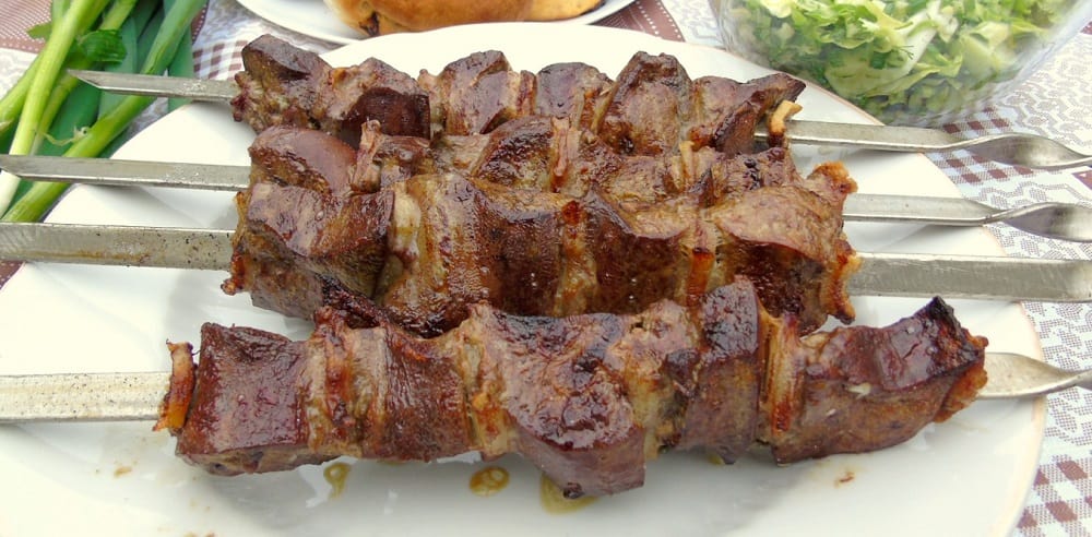 Сочный шашлык из кролика с салом на белом вине Кролик в вине с салом