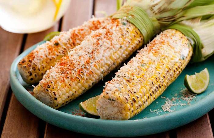 Кукуруза по-мексикански, приготовленная на мангале Кукуруза по-мексикански