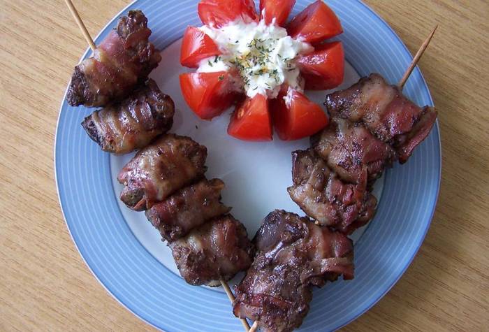 Шашлык из куриной печени в беконе Куриная печень в беконе