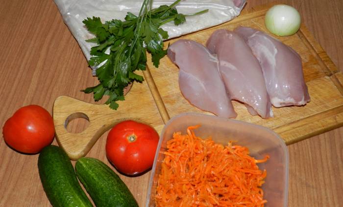 Ингредиенты для приготовления грузинской шаурмы Курица, лаваш, помидоры, огурцы, лук, морковь