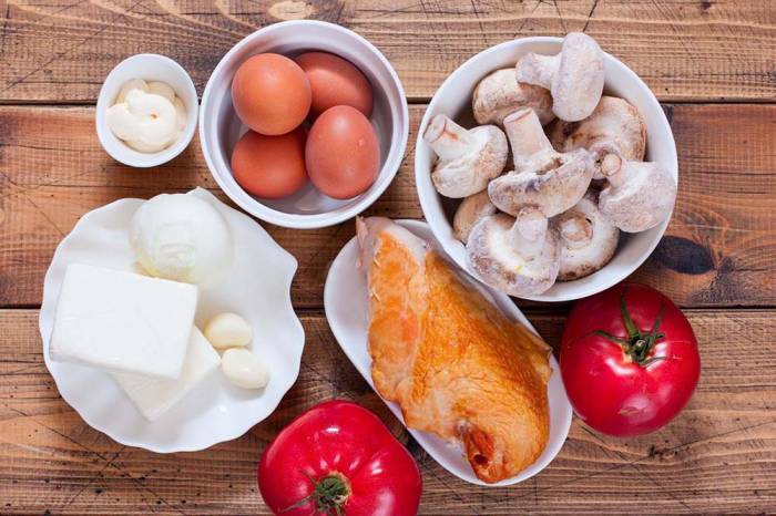 Ингредиенты для приготовления фаршированный томатов Курица, помидоры, шампиньоны, яйца