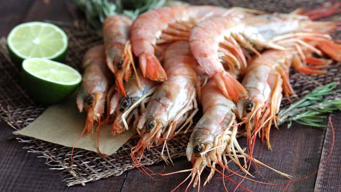 Свежие тушки лангустинов Лангустины для мангала