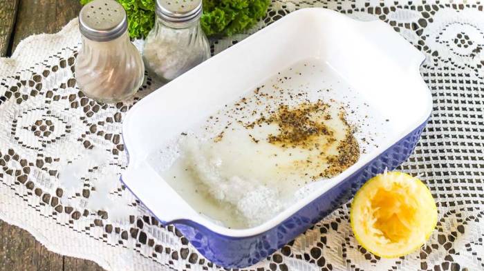 Добавление лимонного сока к посолочной смеси Лимонные сок и специи