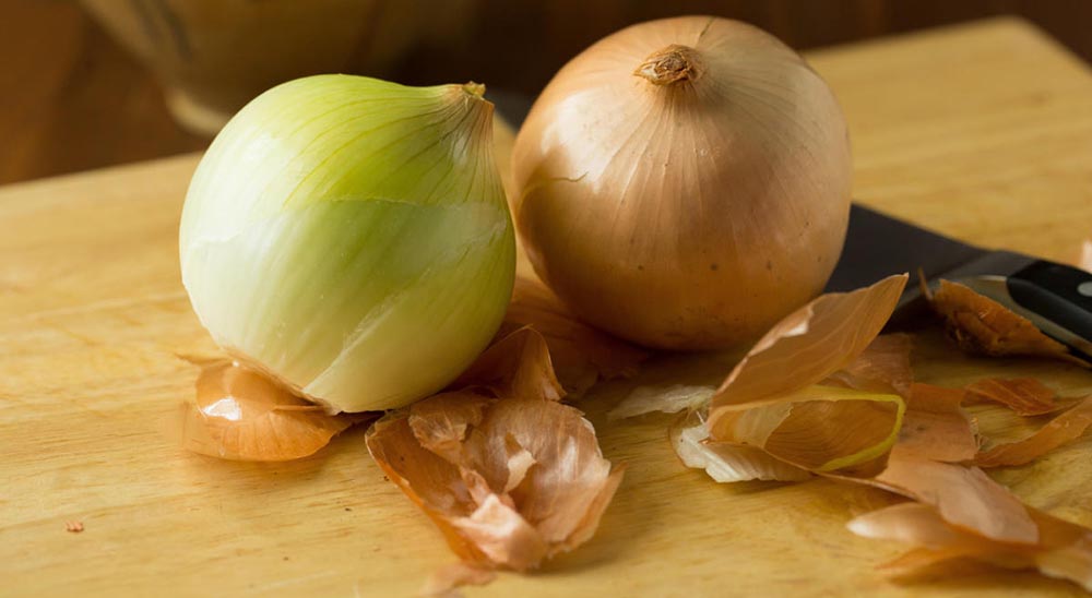 Очистка лука от шелухи Лук для рыбного шашлыка