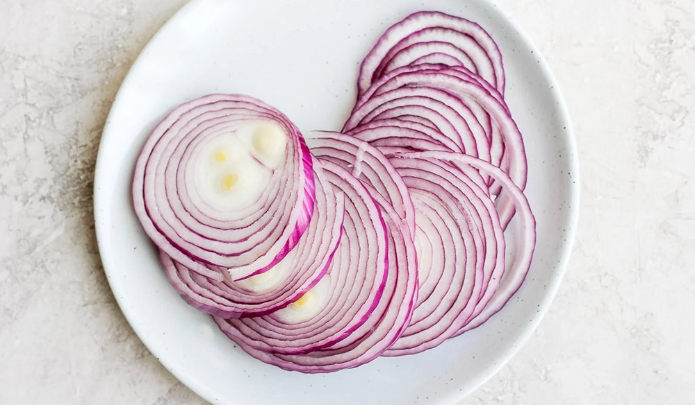 Нарезание лука для маринования Лук для яблочного уксуса