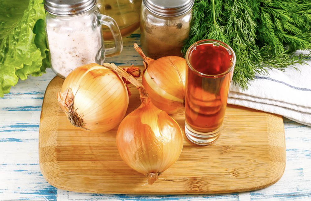 Ингредиенты для приготовления маринованного лука с укропом Лук, укроп, уксус и специи