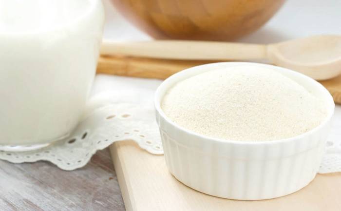 Молоко и манка для приготовления сосисок Молоко и манка