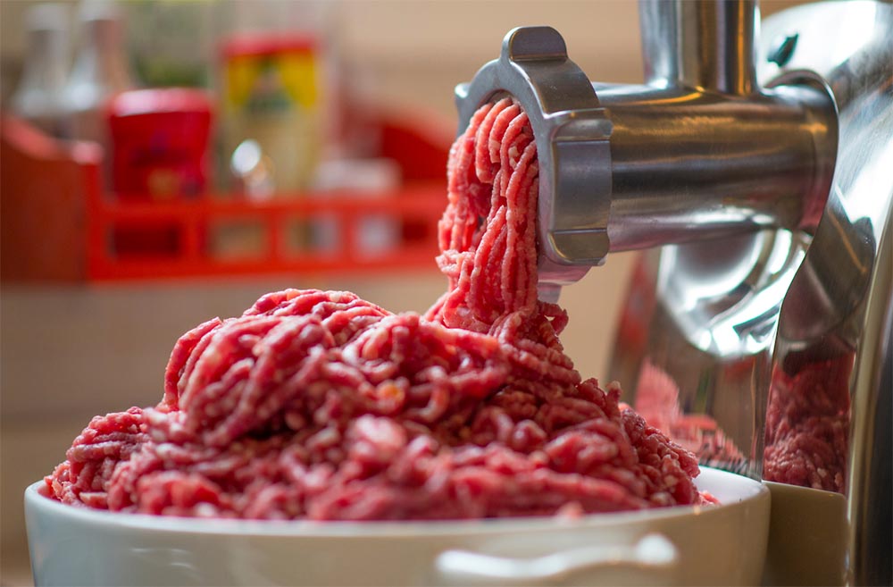 Изготовление фарша для сосисок Мясо через мясорубку копия