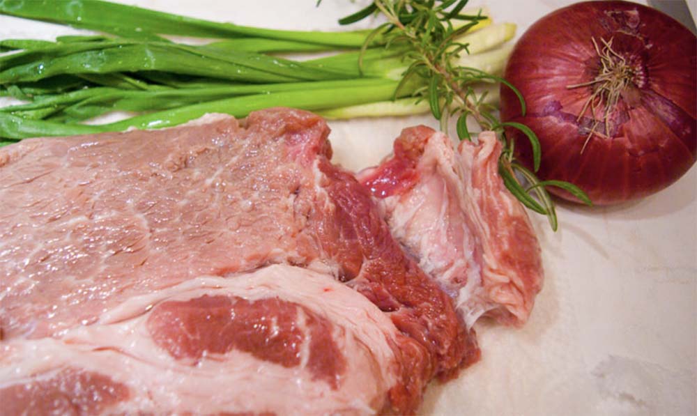 Свиная мякоть и красный лук Мясо и лук