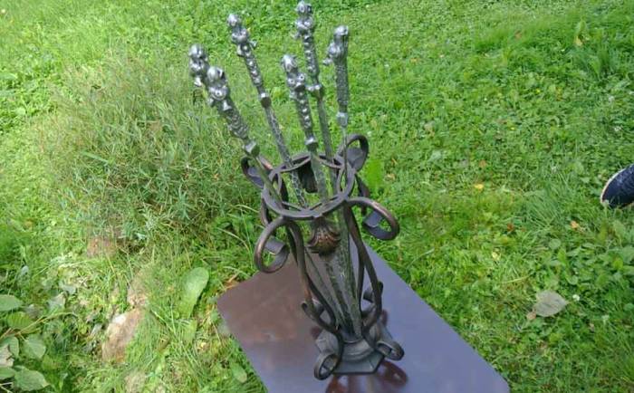 Кованая подставка для шампуров Подставка из металла