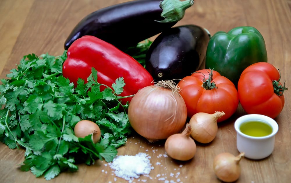 Ингредиенты для приготовления каре ягнёнка по-армянски Помидоры, перец, баклажаны, лук