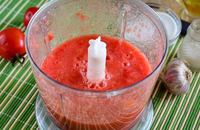 Измельчение помидоров в блендере Помидоры в блендере