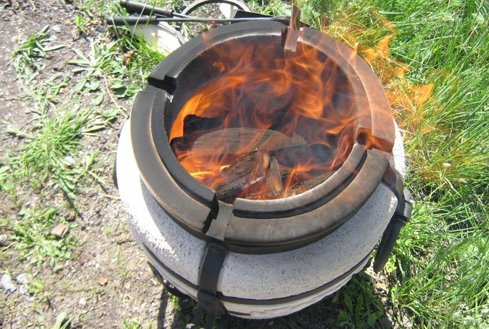 Растапливание тандыра для приготовления картофеля Растапливание тандыра для картофеля