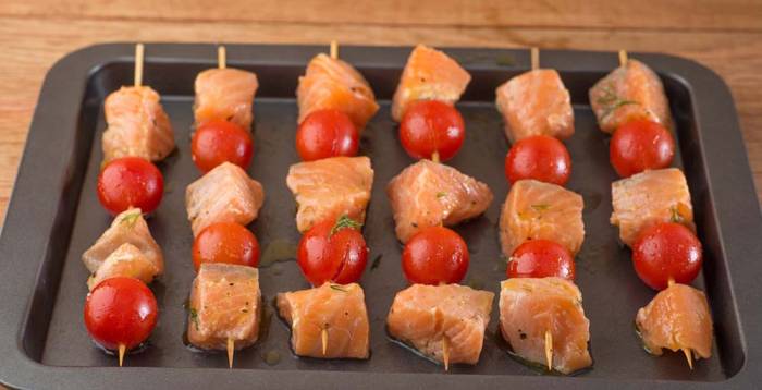 Приготовление шашлыка из красной рыбы на шпажках в духовке Шашлык из красной рыбы в духовке