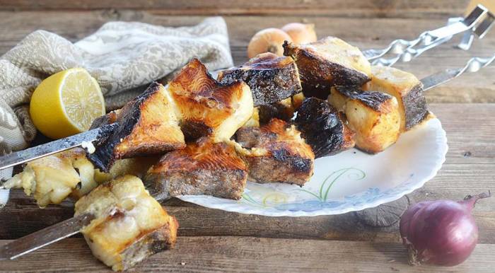 Шашлык из палтуса, приготовленный на мангале Шашлык из палтуса