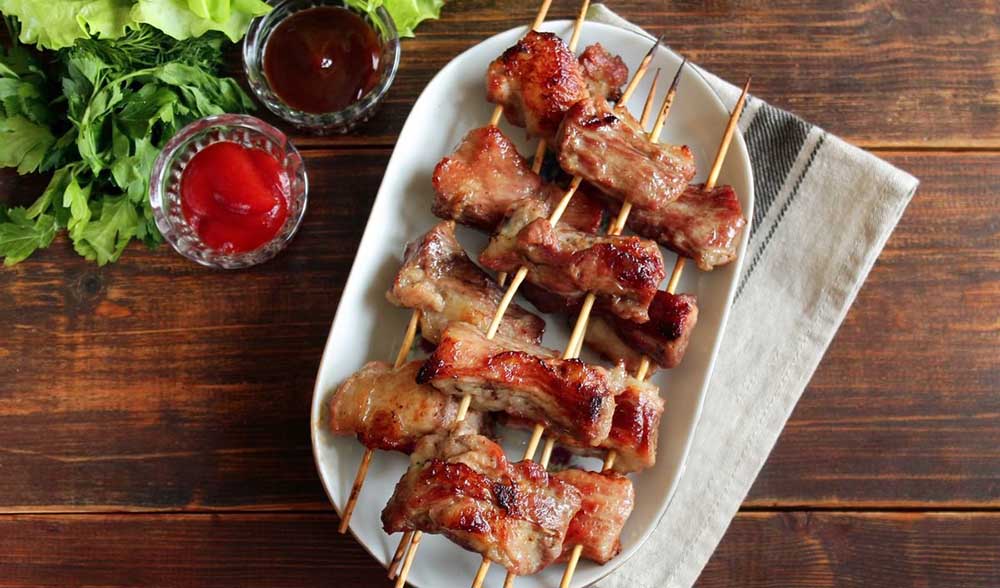 Шашлыки свиные, замаринованные на минералке Шашлык в минералке