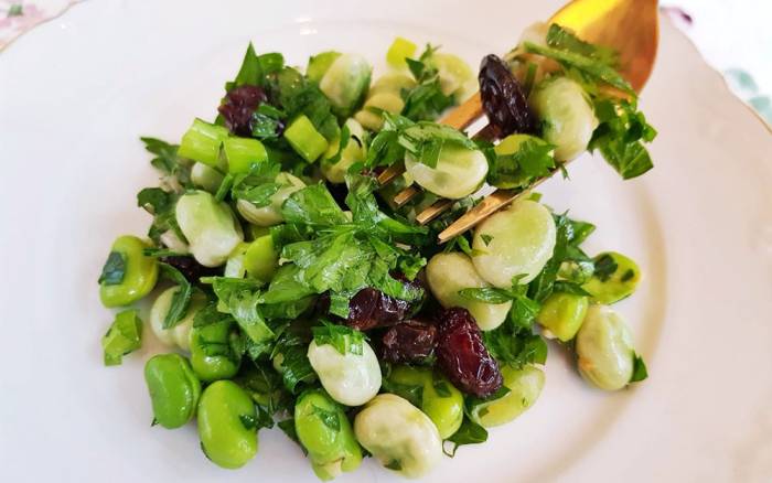 Салат с зелёными бобами и финиками Салат с финиками