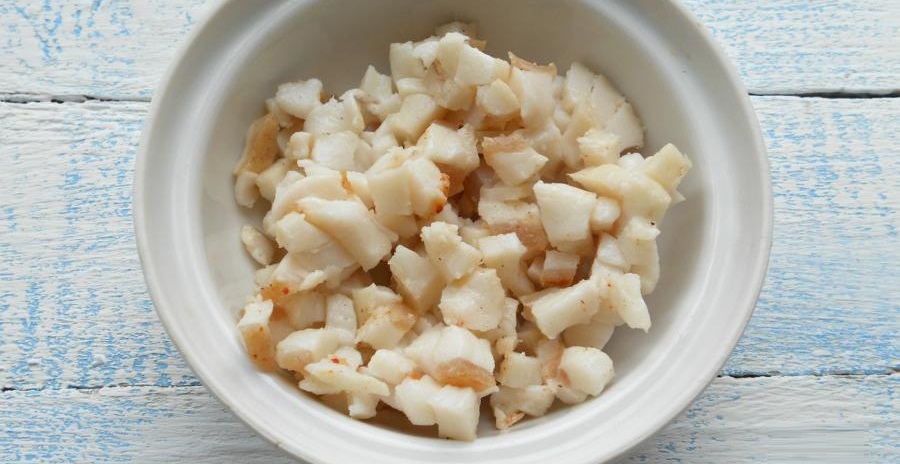 Мелко нарезанное сало Сало для сарделек