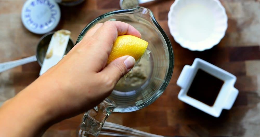 Приготовление соевого маринада с лимоном и луком Соевый соус, лимон, лук