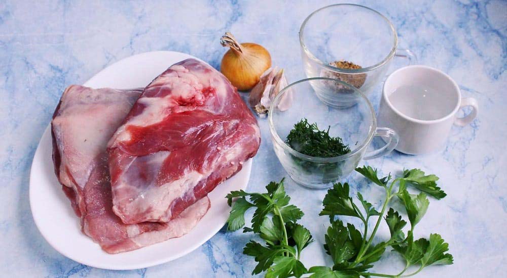 Ингредиенты для приготовления люля-кебаба с маринованным луком Состав люля-кебаба из баранины с луком