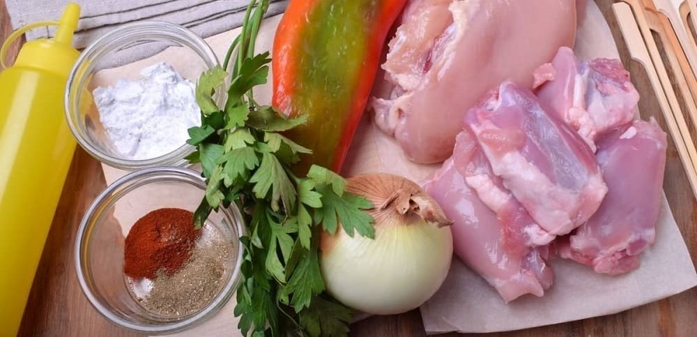 Ингредиенты для приготовления люля-кебаба из курицы Состав люля-кебаба из курицы