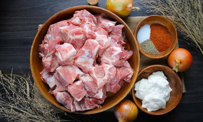 Ингредиенты для приготовления шашлыка из свиного карбонада Состав шашлыка из карбонада