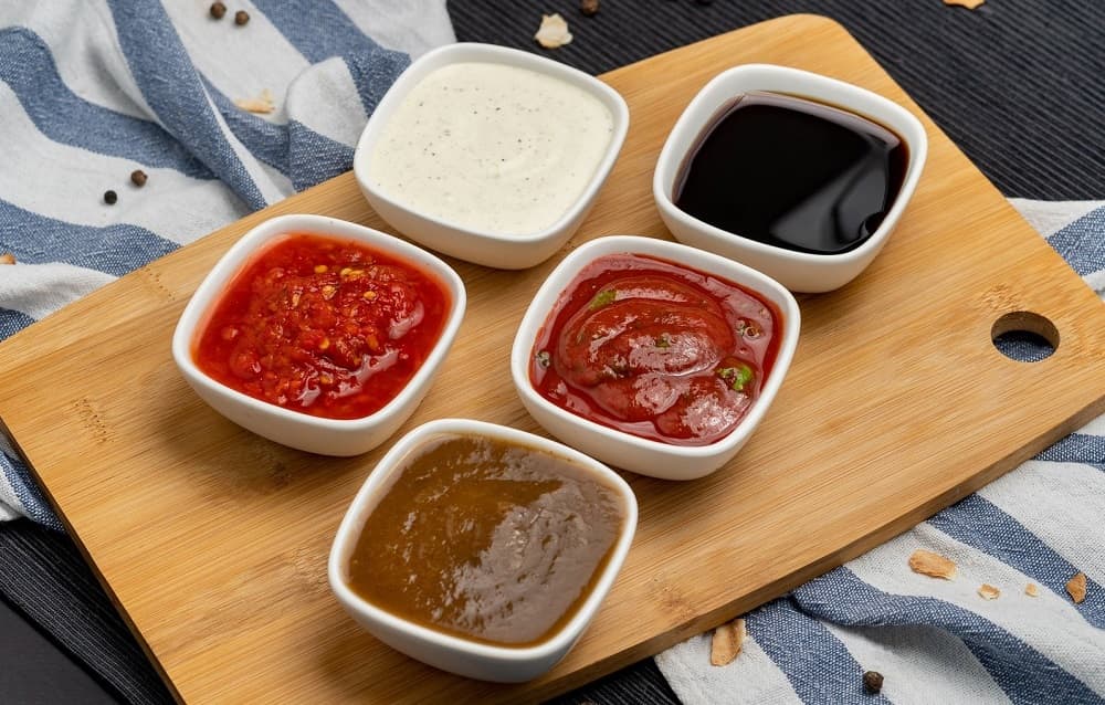 Соусы к шашлыку Соусы на столе