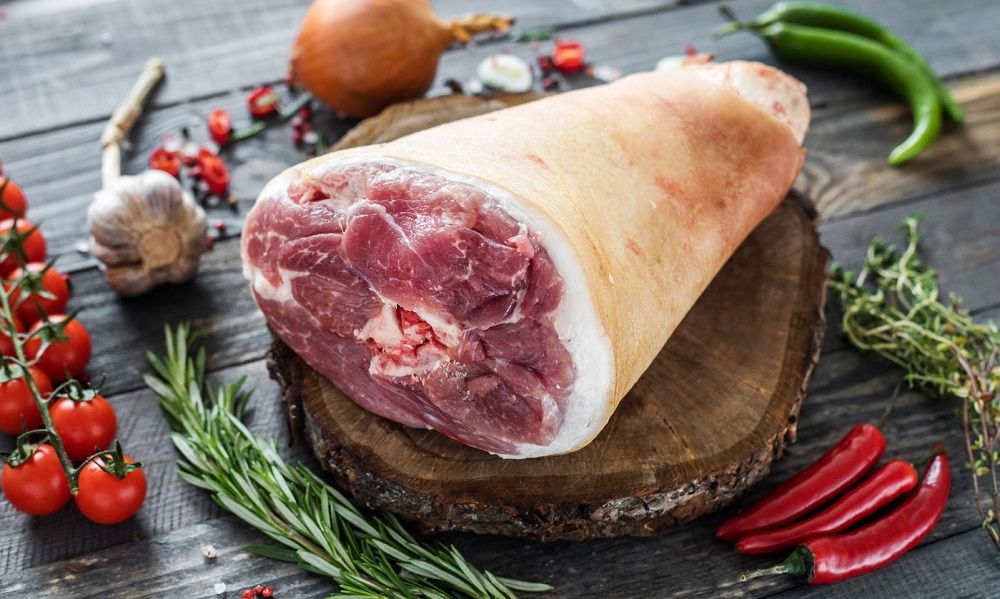 Свежая свиная рулька Свиная рулька для тандыра